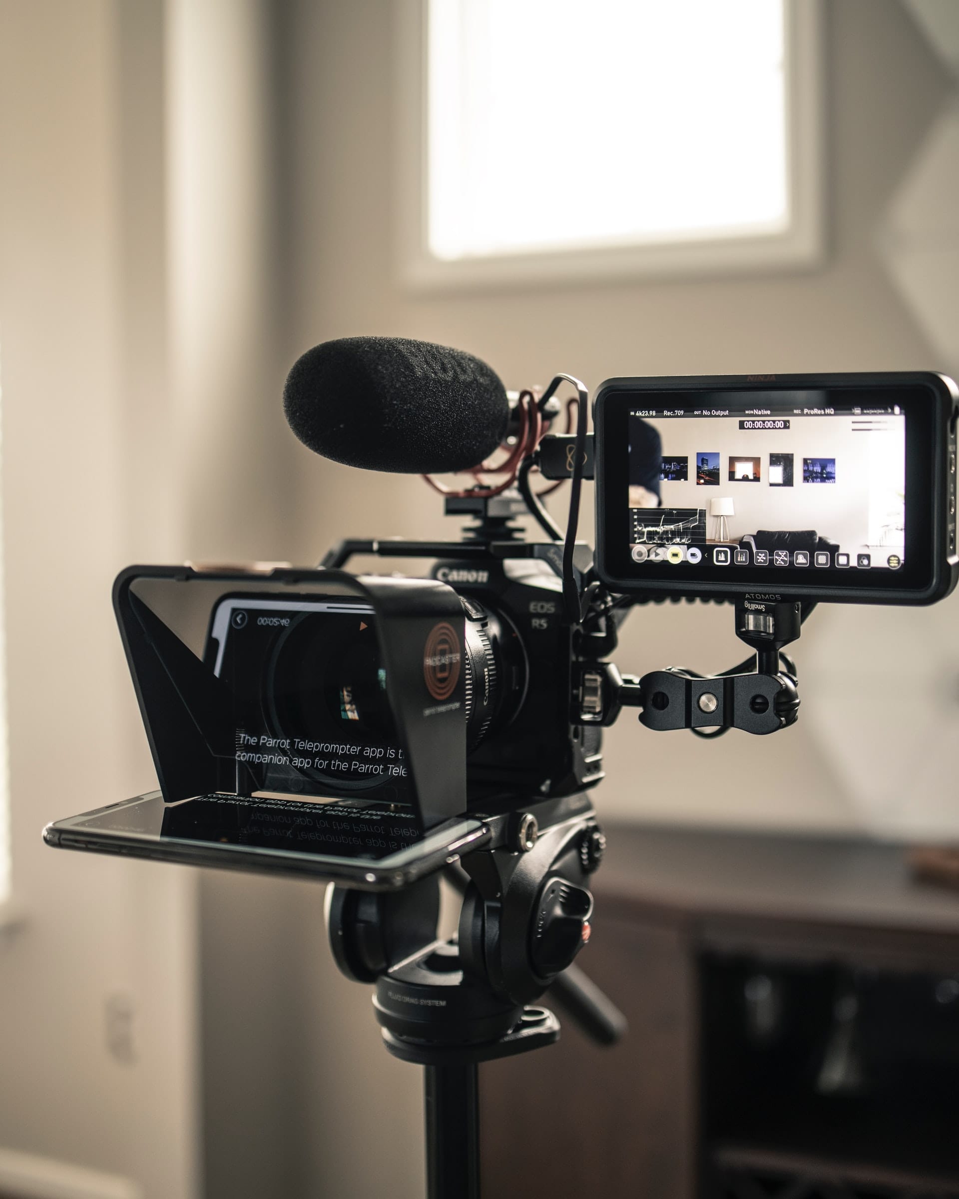 Chat engagement: Using a teleprompter as a streamer
